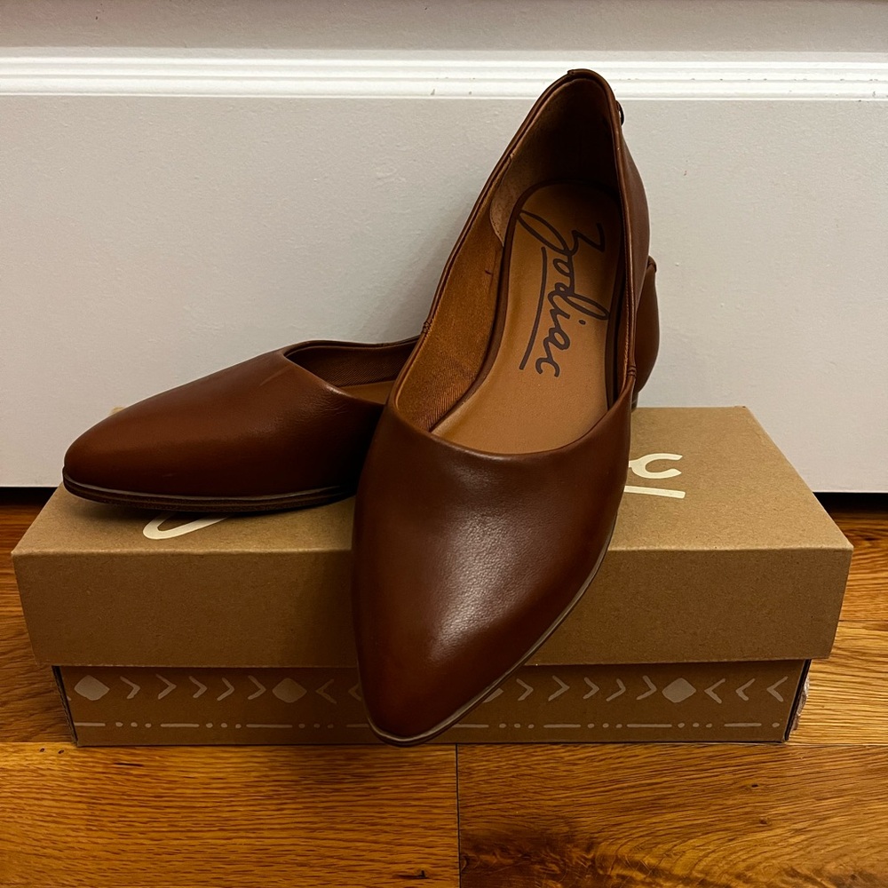 Zodiac Leather Pointed Toe Flats BRAND NEW In Box (NIB)